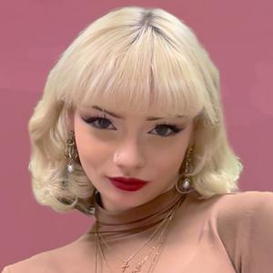 What do you think Emma's Myspace's personality is?