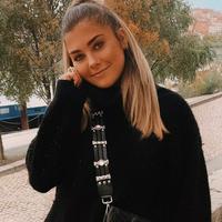 What do you think Anna Rvr's personality is?