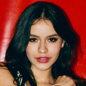 What do you think Chloe Marquez (iwantacinnamonroll)'s personality is?